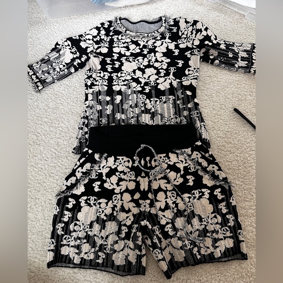 knit suit - Picture 1 of 4